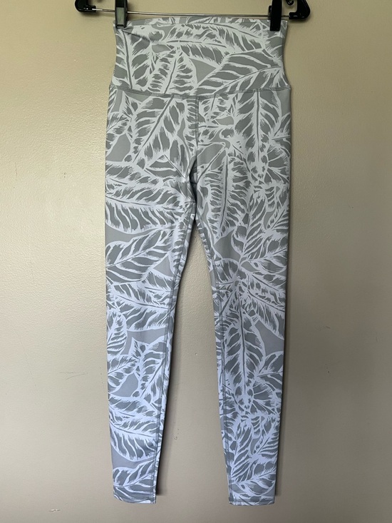ALO Yoga Pants - ALO High Waisted Airbrush Leggings Palm Leaf